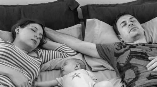 Exploring the Benefits and Drawbacks of Co-Sleeping: Should Parents Share Beds with Babies? - DuuDuu Mattress